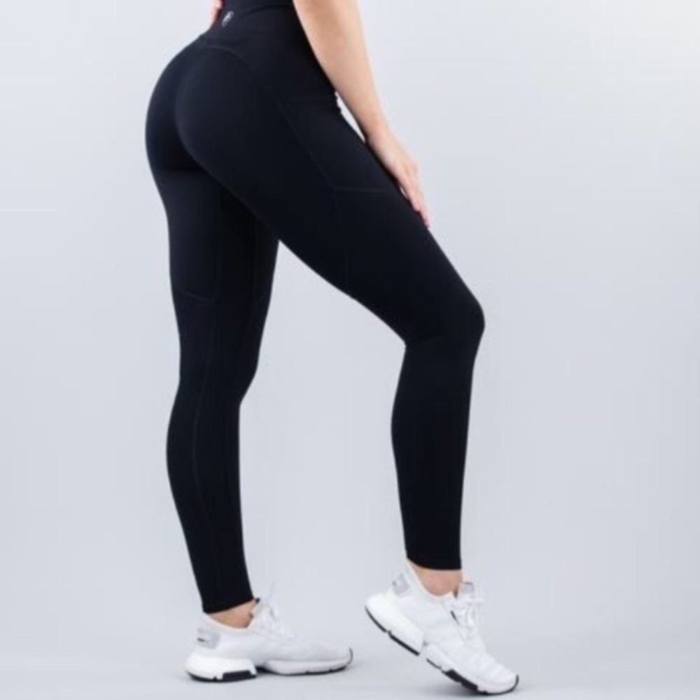 Alphalete Meridian Pocket Legging — EUC